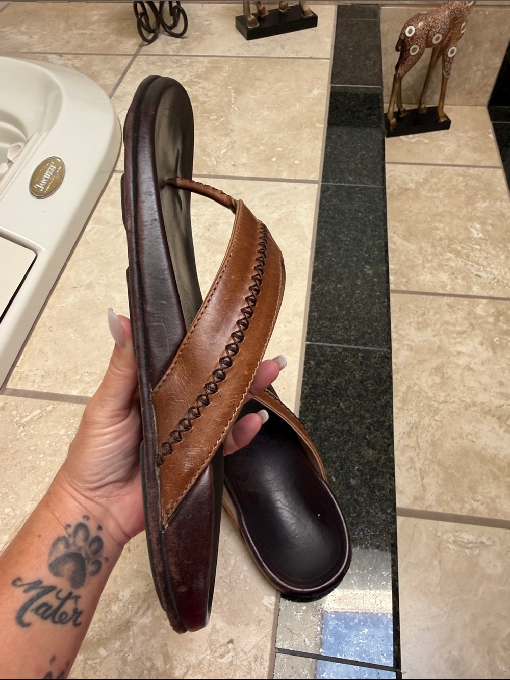 OluKai Mea Ola Mens Flip Flops with Dark Footbed - Picture 7 of 7